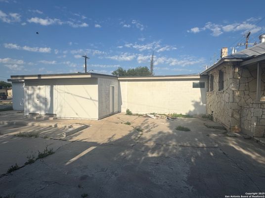 Detached Garage, Exterior