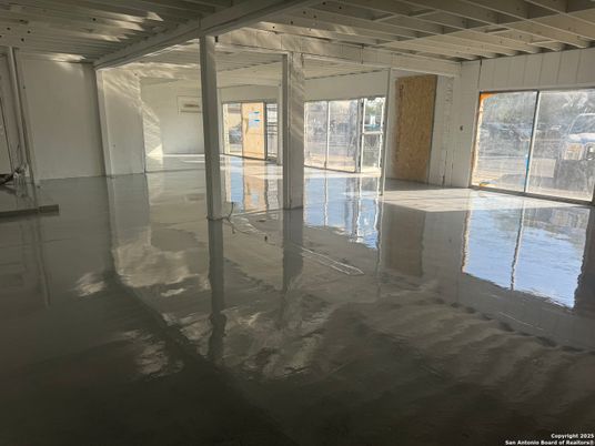 Empty room, Interior, Wooden Beams