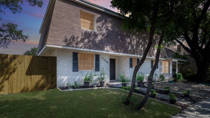 Backyard, Exterior, Facade, Ranch