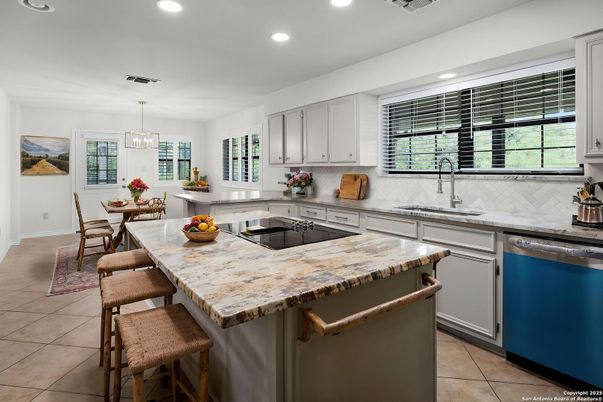 Dining room, Interior, Kitchen, Pendant Lights, Recessed Lighting, Stainless Steel Appliances