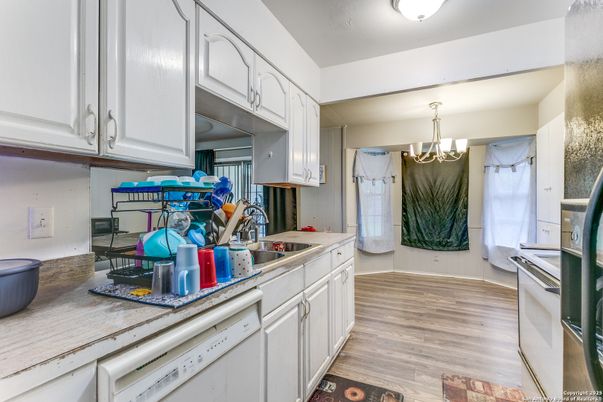 Chandelier, Interior, Kitchen, Wood Texture Flooring
