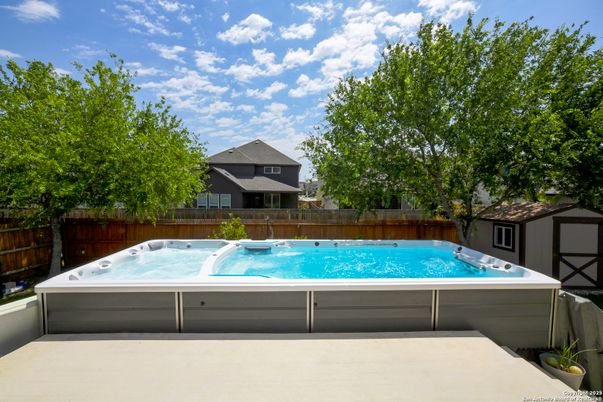 Exterior, Hot Tub
