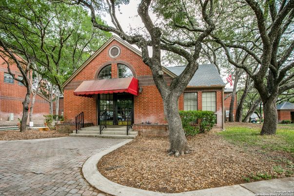 Exterior, Facade, Brick Facade, Brick Traditional