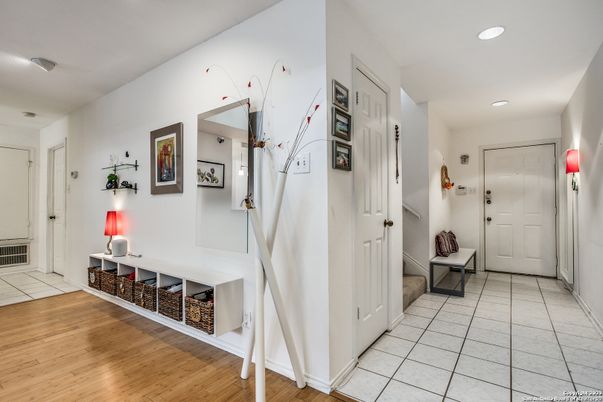 Interior, Recessed Lighting, Wood Texture Flooring