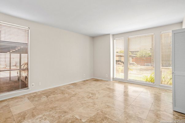 Empty room, Interior