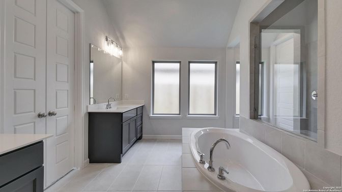 Bathroom, Dual Sink Vanities, Interior