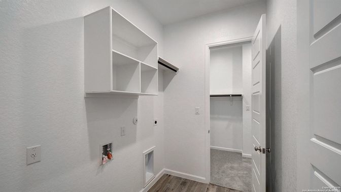 Interior, Walk-in Closets, Wood Texture Flooring
