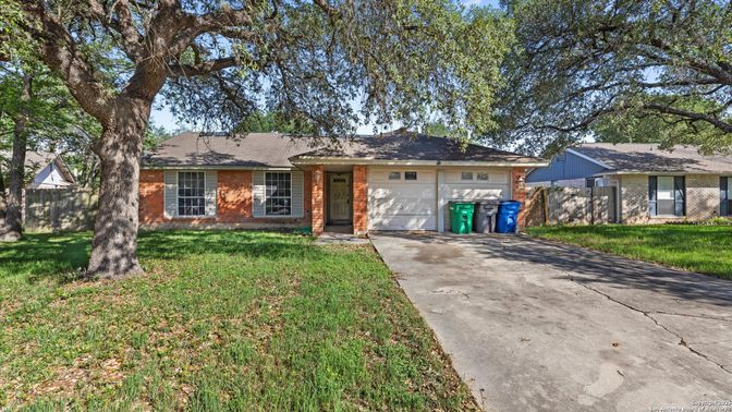 Attached, Exterior, Facade, Brick Facade, Ranch