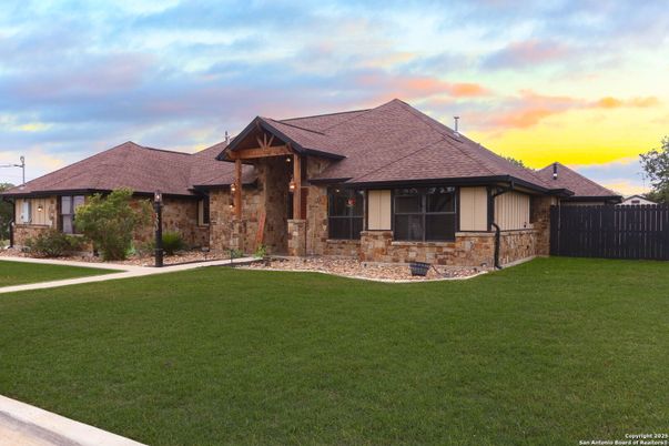 Backyard, Exterior, Facade, Ranch