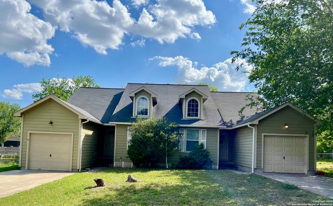 Attached, Exterior, Facade, Ranch