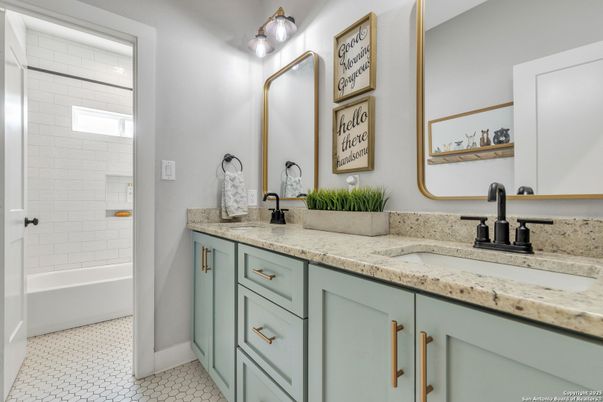 Bathroom, Dual Sink Vanities, Interior