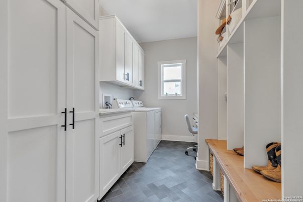 Interior, Washer, Wood Texture Flooring