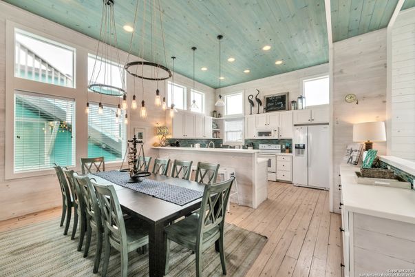 Dining room, Interior, Kitchen, Pendant Lights, Recessed Lighting, Wood Texture Flooring