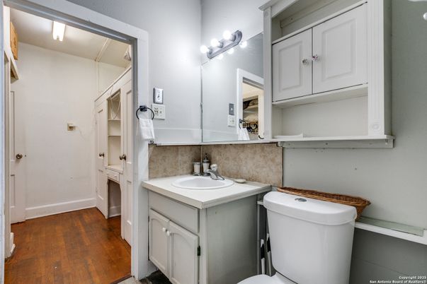 Bathroom, Dual Sink Vanities, Interior, Wood Texture Flooring
