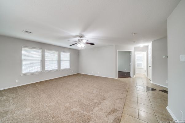 Empty room, Interior