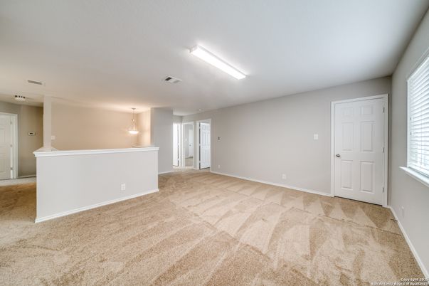 Empty room, Interior