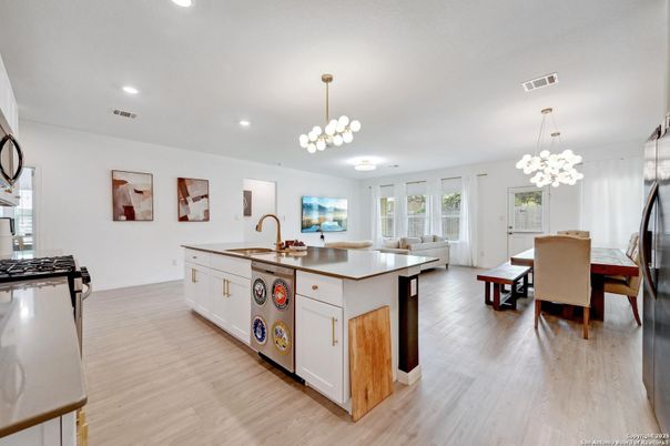 Chandelier, Dining room, Interior, Kitchen, Pendant Lights, Recessed Lighting, Wood Texture Flooring