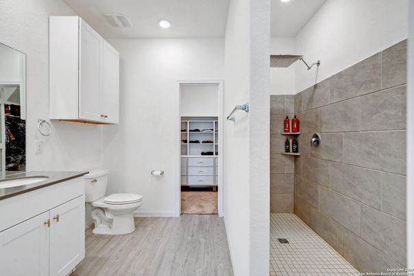 Bathroom, Interior, Recessed Lighting, Wood Texture Flooring