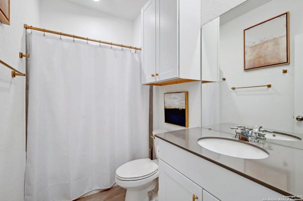 Bathroom, Interior, Recessed Lighting, Wood Texture Flooring