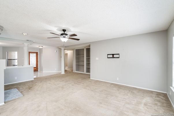 Empty room, Interior