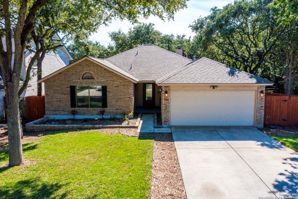 Attached, Exterior, Facade, Brick Facade, Ranch