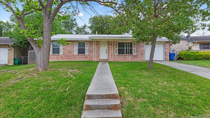 Attached, Exterior, Facade, Brick Facade, Ranch