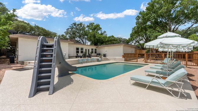 Exterior, Playground, Pool