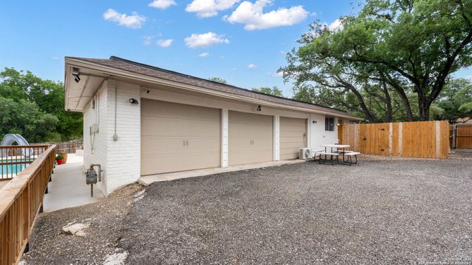 Detached Garage, Exterior
