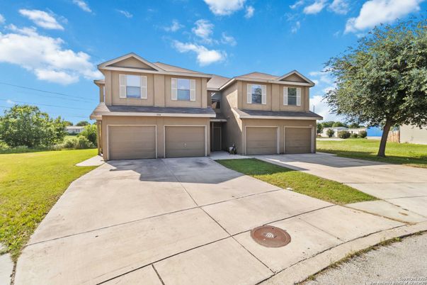Attached, Exterior, Facade, American Craftsman
