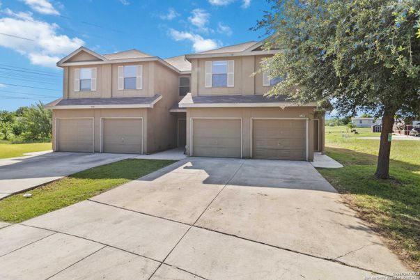 Attached, Exterior, Facade, American Craftsman