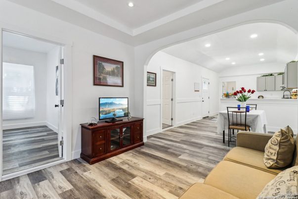 Interior, Living room, Recessed Lighting, Wood Texture Flooring