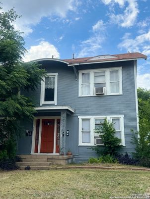 Exterior, Facade, American Foursquare