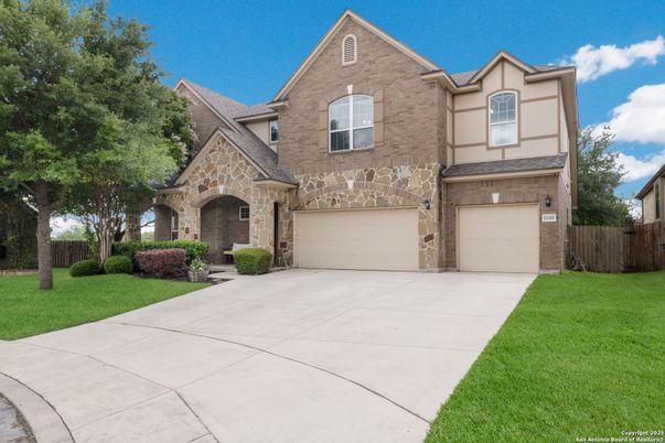 Attached, Exterior, Facade, Brick Traditional