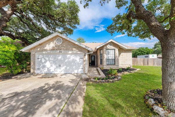 Attached, Exterior, Facade, Brick Facade, Ranch