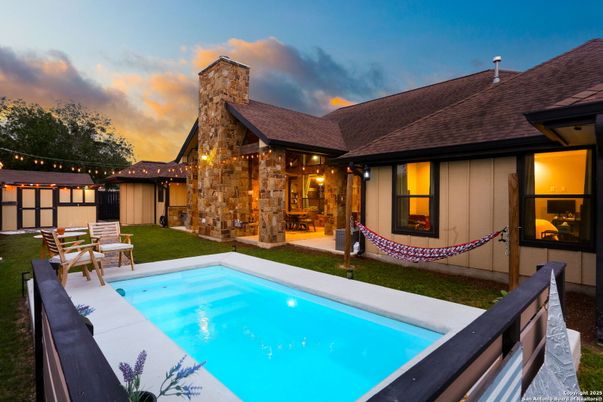 Exterior, Pool