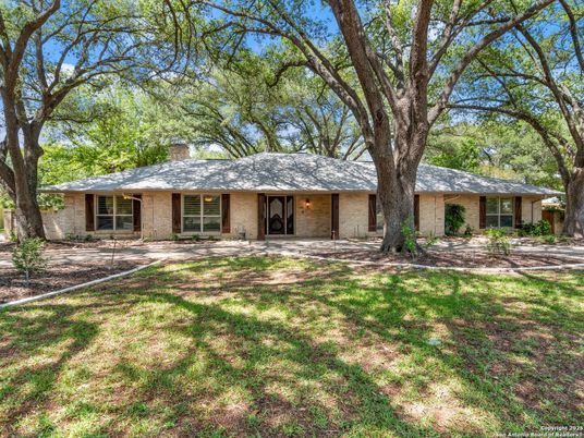 Exterior, Facade, Brick Facade, Ranch