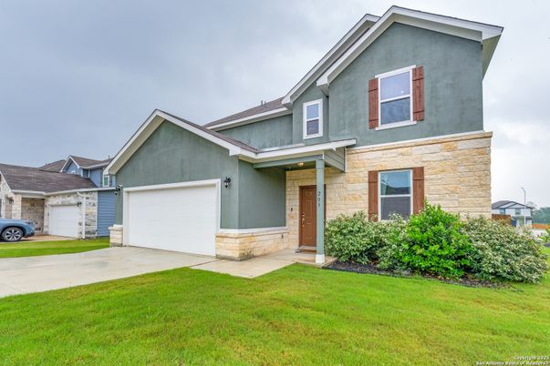 Attached, Exterior, Facade, American Craftsman
