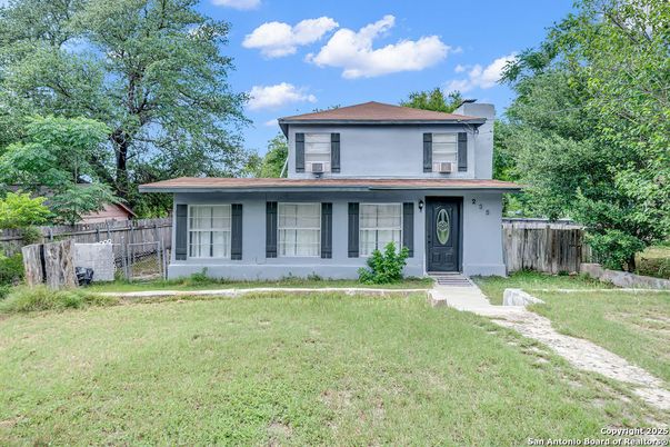 Backyard, Exterior, Facade, Split Level