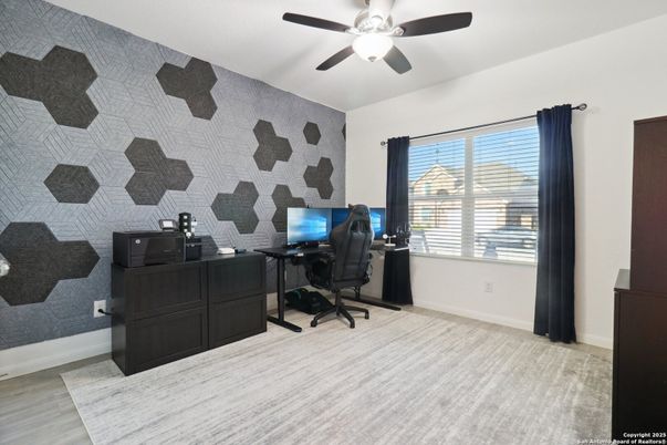 Home Office, Interior