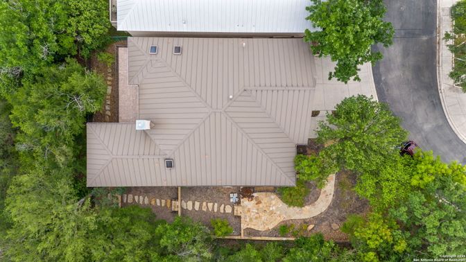 Exterior, Drone