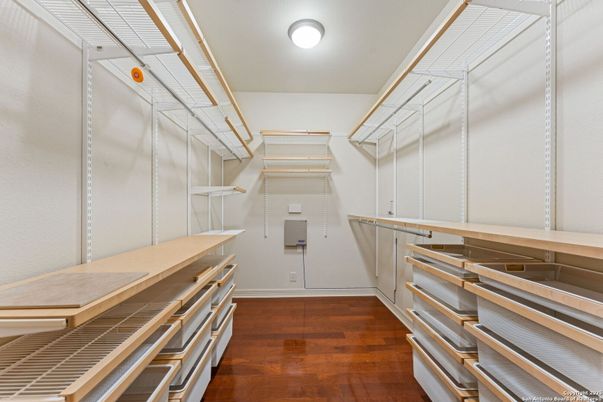 Interior, Walk-in Closets, Wood Texture Flooring