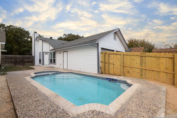 Exterior, Pool
