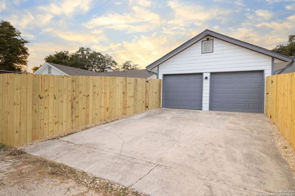 Detached Garage, Exterior