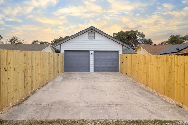 Detached Garage, Exterior