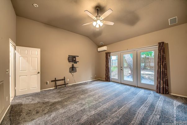 Empty room, Fitness Equipment, Interior, Recessed Lighting