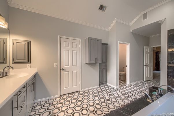 Bathroom, Dual Sink Vanities, Interior
