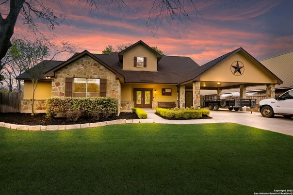 Attached, Exterior, Facade, Ranch