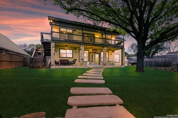 Backyard, Exterior, Facade, Modern