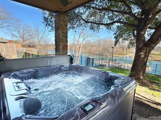 Exterior, Hot Tub, Water