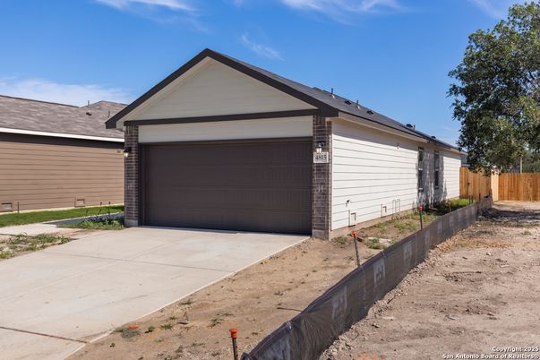 Detached Garage, Exterior